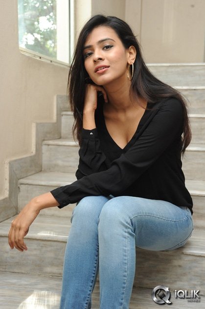 Hebha-Patel-at-Ala-Ela-Movie-Release-Press-Meet